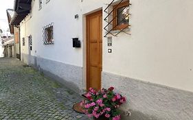 Maison Julie-lungo la via Francigena